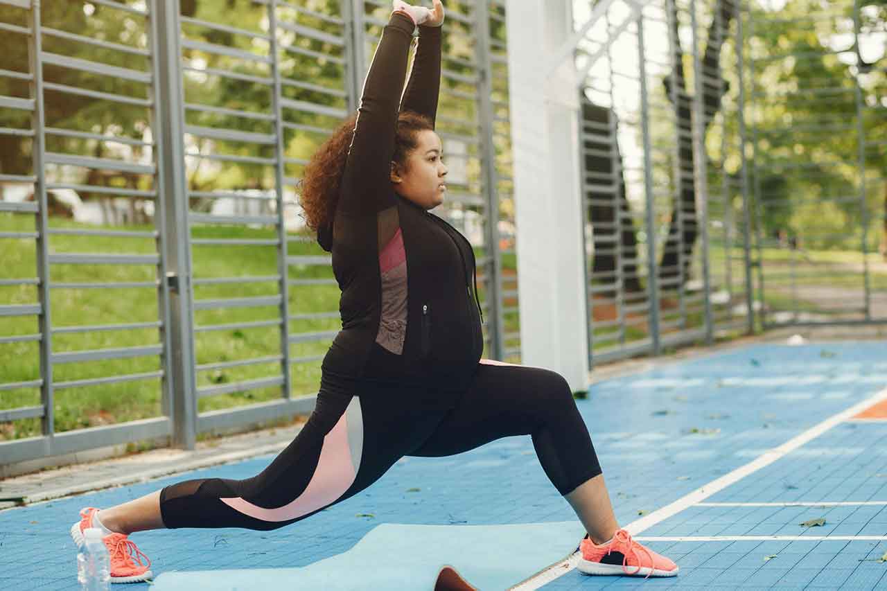 Woman exercising to lose weight